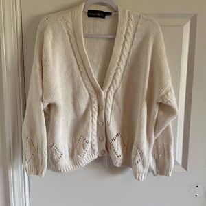 Outback Red Cream Colored Cableknit V-Neck Cardigan Size Medium